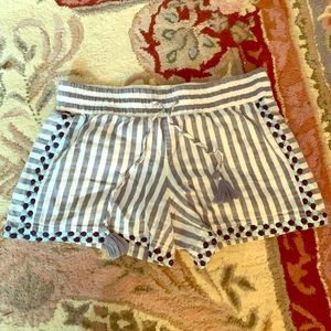 Super cute vineyard vines shorts !